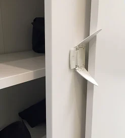 BabyDan Børnesikring - Skydedørslås - Hvid