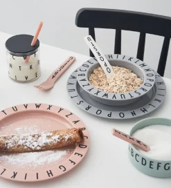 Design Letters Skål - Tritan - 15,5 cm - Eat & Learn - Grå