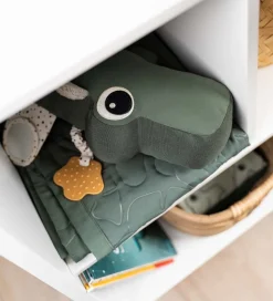 Done By Deer Pude m. Aktivitetslegetøj - Croco - 41 cm - Grøn